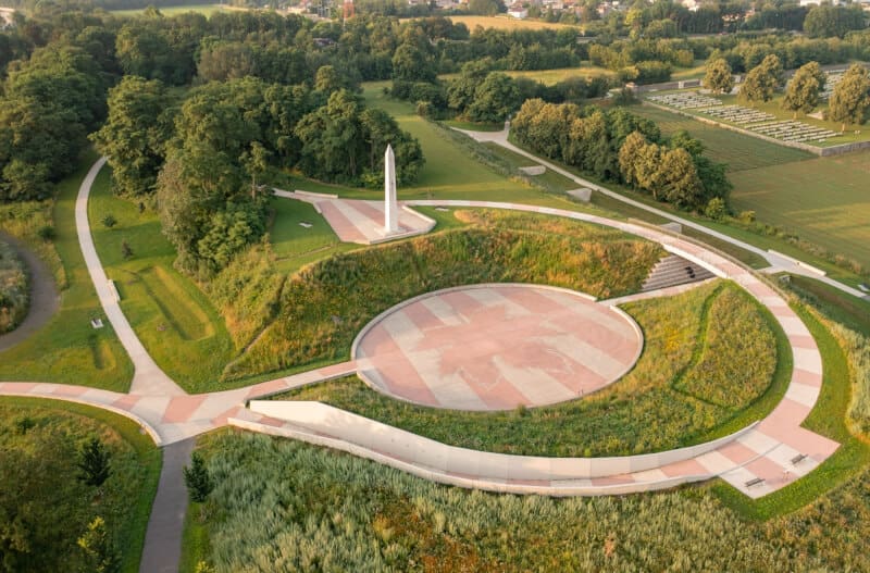 The obelisk and tk at Hill 70 Memorial Park, outside Lens, France. [hill70.ca]